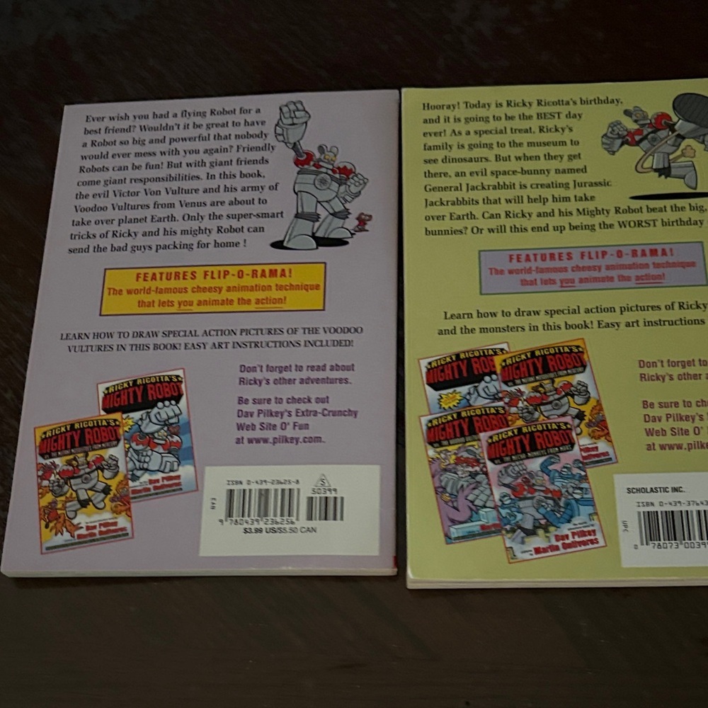 Ricky Ricotta's Mighty Robot Book Set - Picture 7 of 7